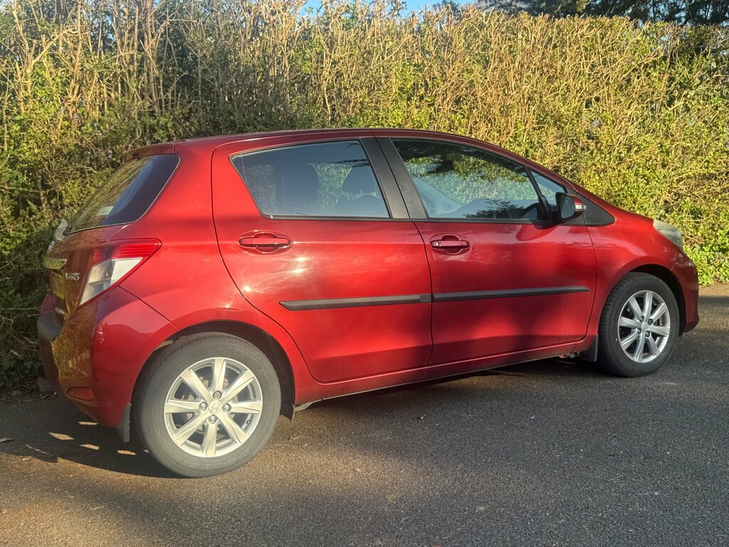 Toyota Yaris 1.33 Dual Vvt-i Tr Hatchback Multidrive WF62VHR Red #3