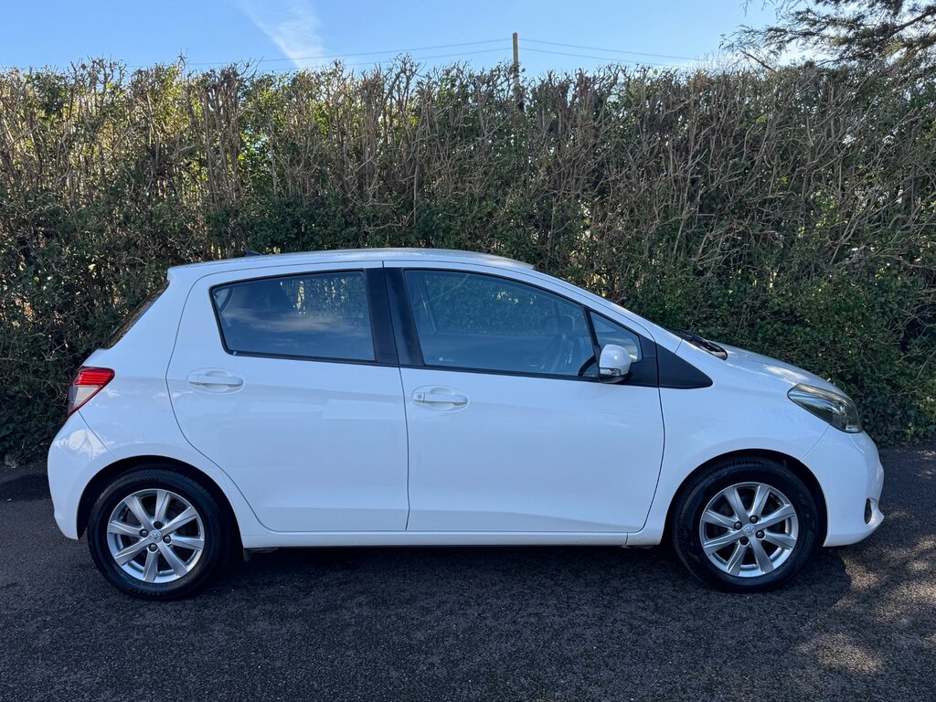 Toyota Yaris 1.33 Dual Vvt-i Tr Hatchback Eur WF62LXA White #2