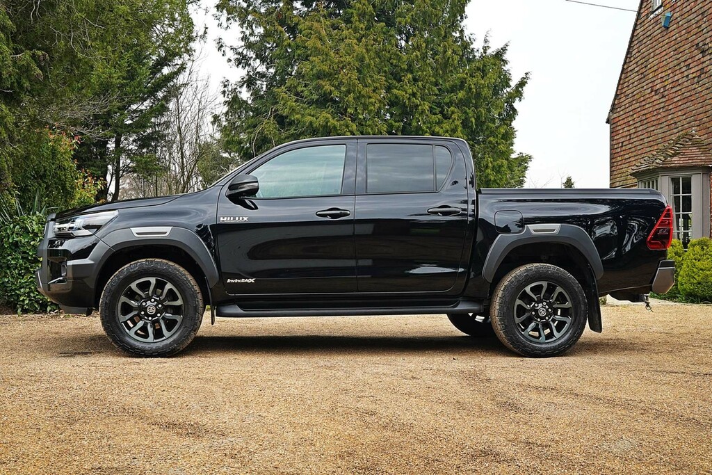Toyota HILUX Hi-luxury Invincible X D-4d 4Wd Double Cab 4W GK73UGN Black #2