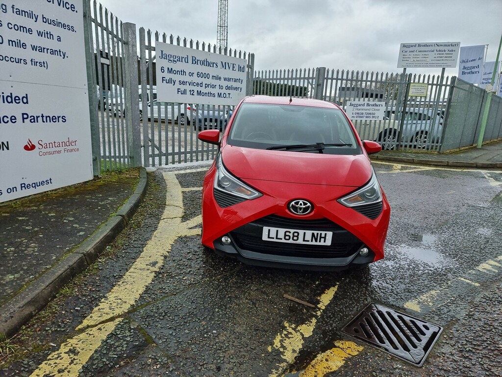 Toyota Aygo 1.0 Vvt-i X-plore Hatchback Red