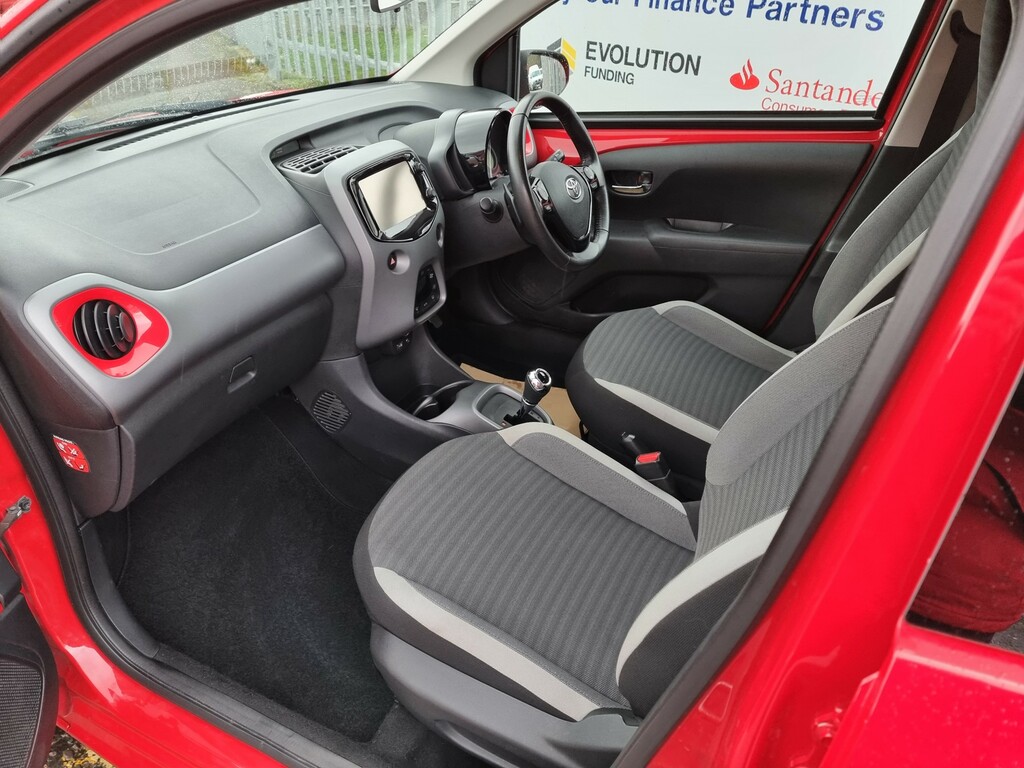 Toyota Aygo 1.0 Vvt-i X-plore Hatchback LL68LNH Red #6