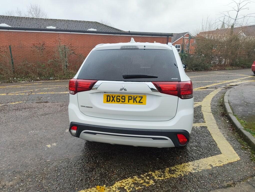 Mitsubishi Outlander Exceed 4X4 DX69PKZ White #4