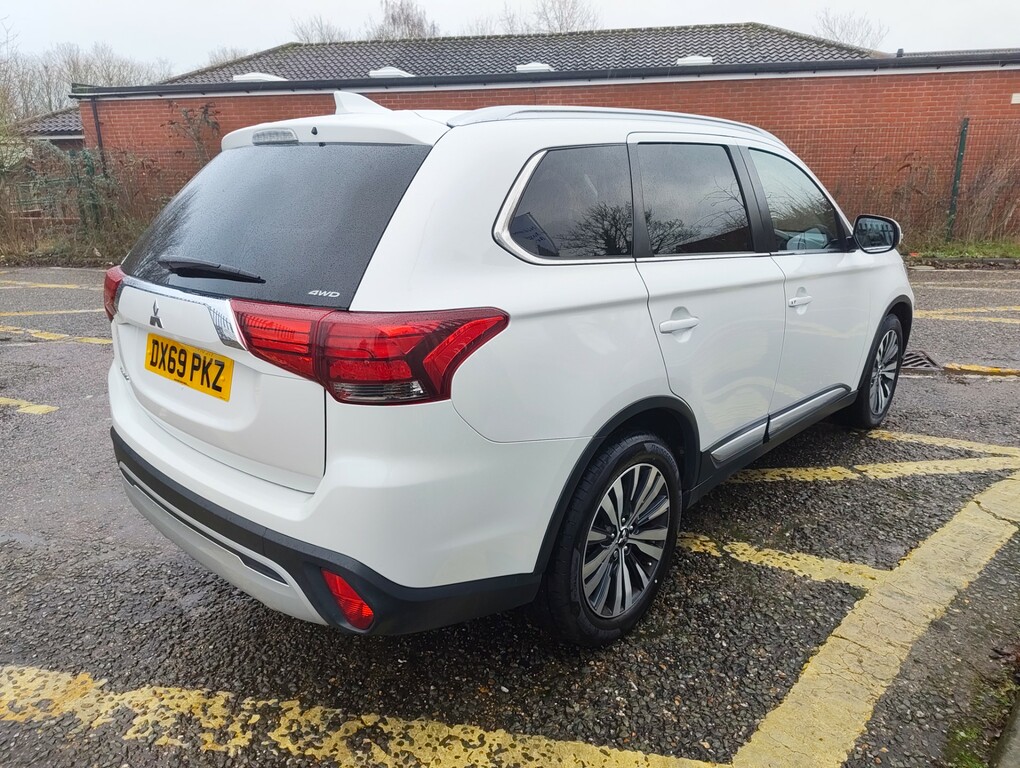 Mitsubishi Outlander Exceed 4X4 DX69PKZ White #6