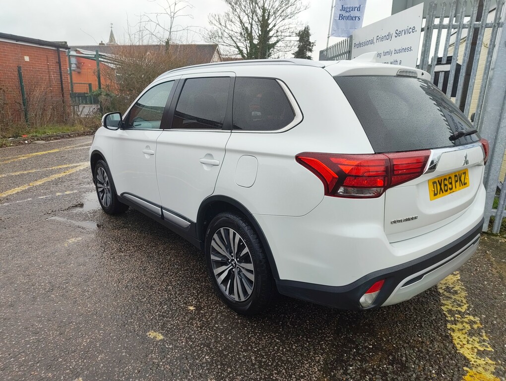 Mitsubishi Outlander Exceed 4X4 DX69PKZ White #5
