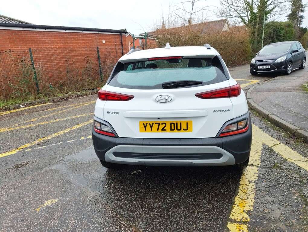 Hyundai Kona T-gdi Se Connect YY72DUJ White #5