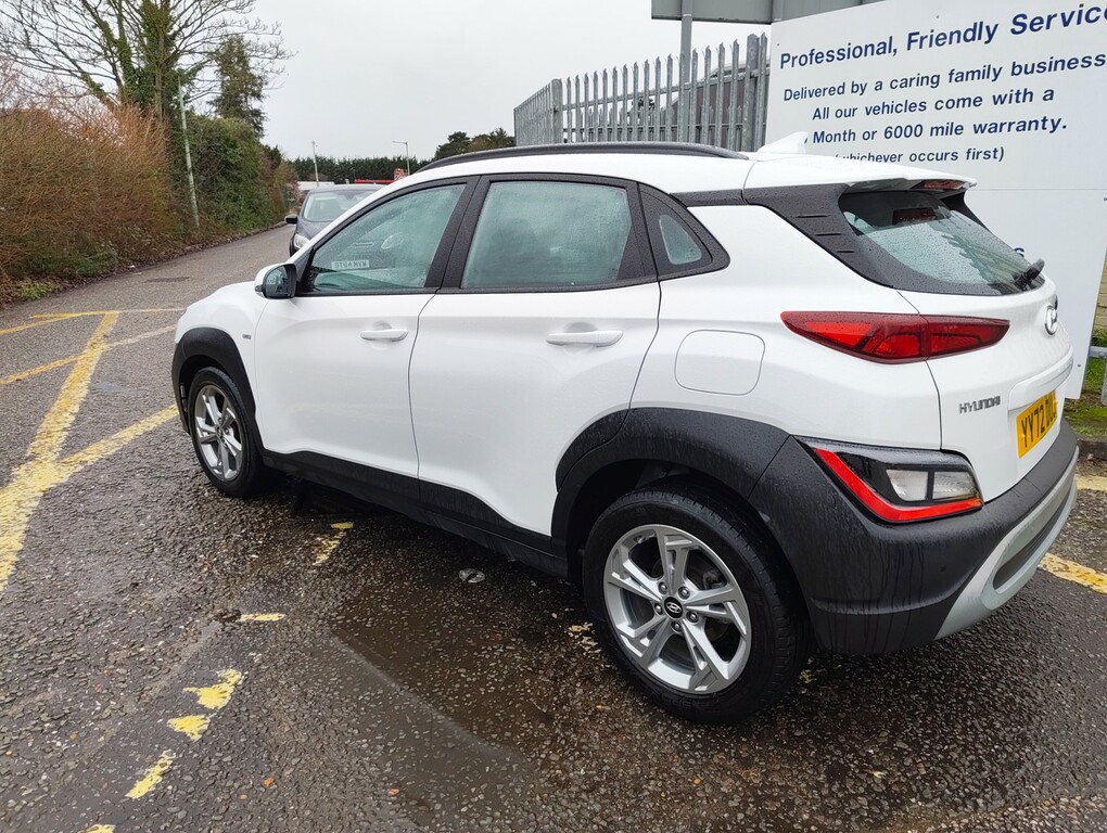Hyundai Kona T-gdi Se Connect YY72DUJ White #6