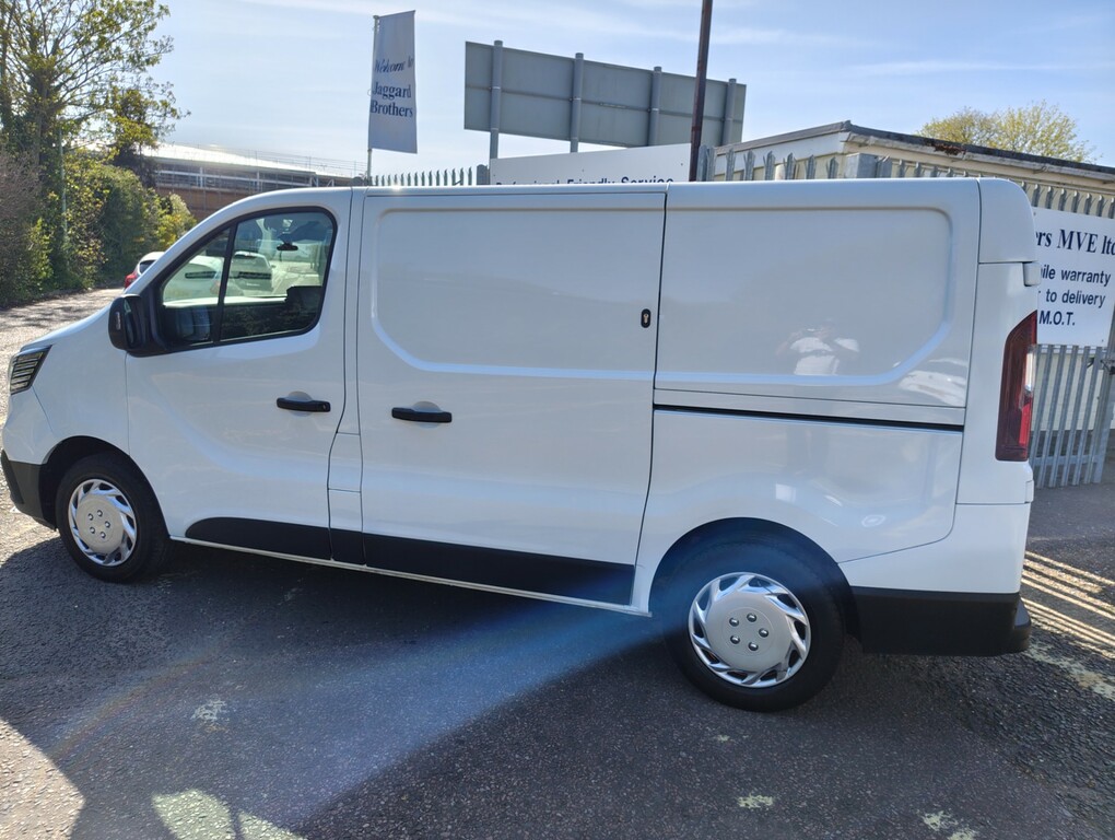 Renault Trafic Sl28 Business Plus Dci FP72UFB White #3