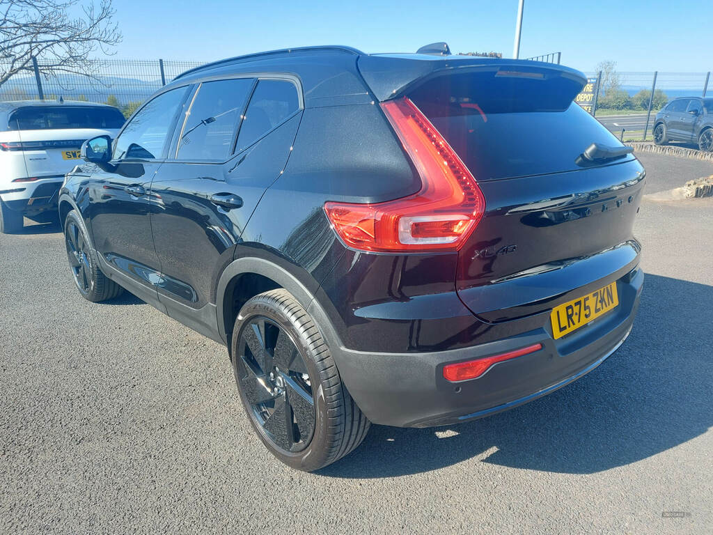 Volvo XC40 2.0 B4p Plus Black Edition LR75ZKN Black #4