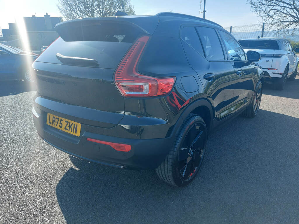 Volvo XC40 2.0 B4p Plus Black Edition LR75ZKN Black #3