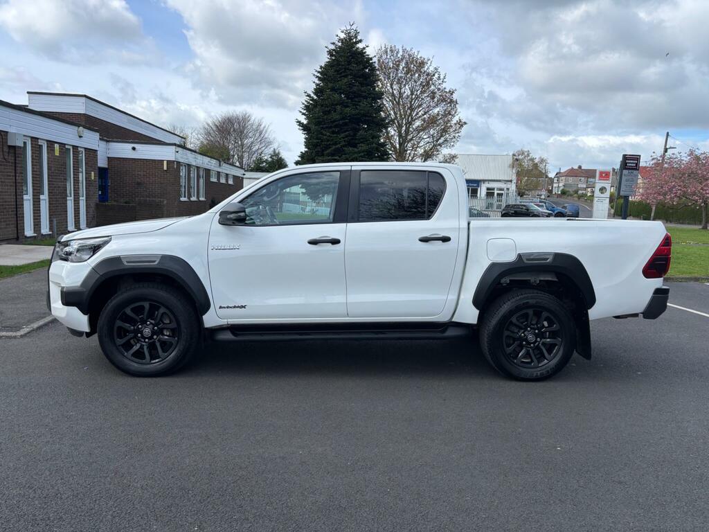 Toyota HILUX 2.8 D-4d Invincible X 4Wd Euro 6 Ss YG22SXE White #4
