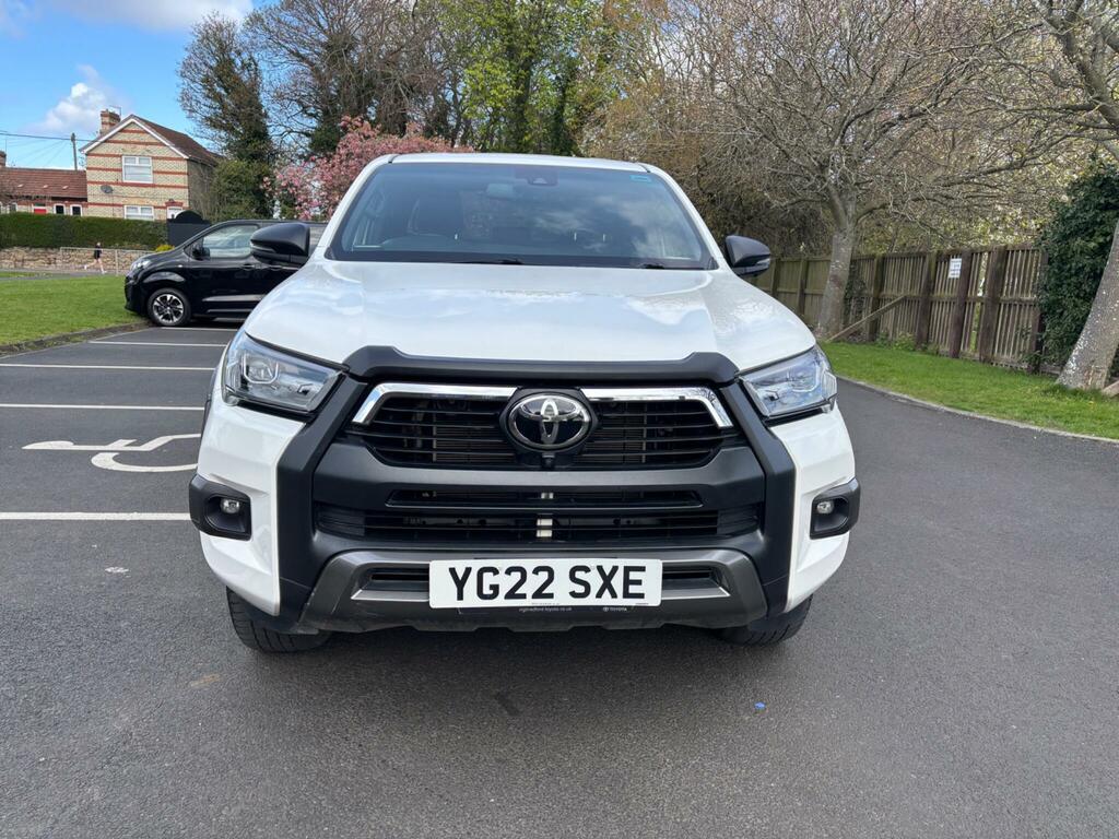 Toyota HILUX 2.8 D-4d Invincible X 4Wd Euro 6 Ss YG22SXE White #2