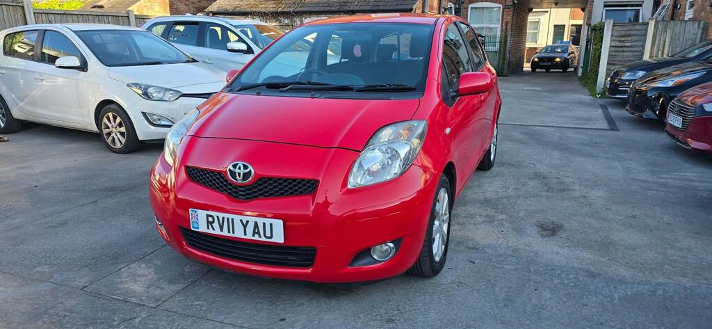 Toyota Yaris T Spirit D-4d Red #2
