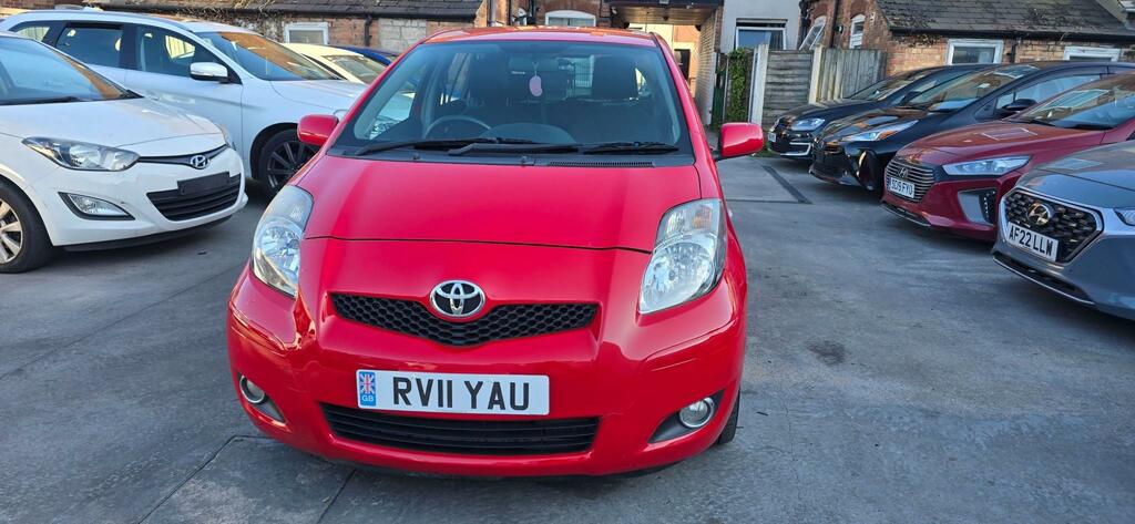 Toyota Yaris T Spirit D-4d Red #3