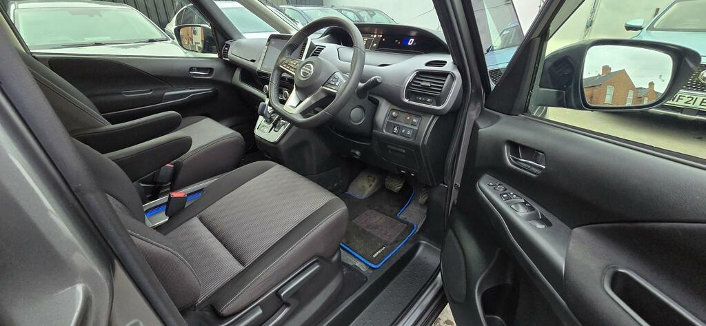 Nissan Serena Silver #16