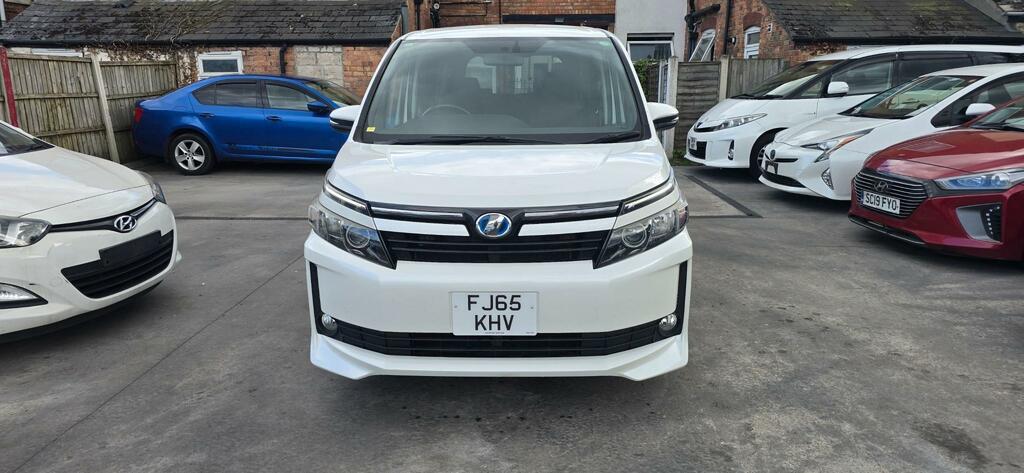 Toyota Noah Voxy Hybrid Zwr80 Hybrid White #3