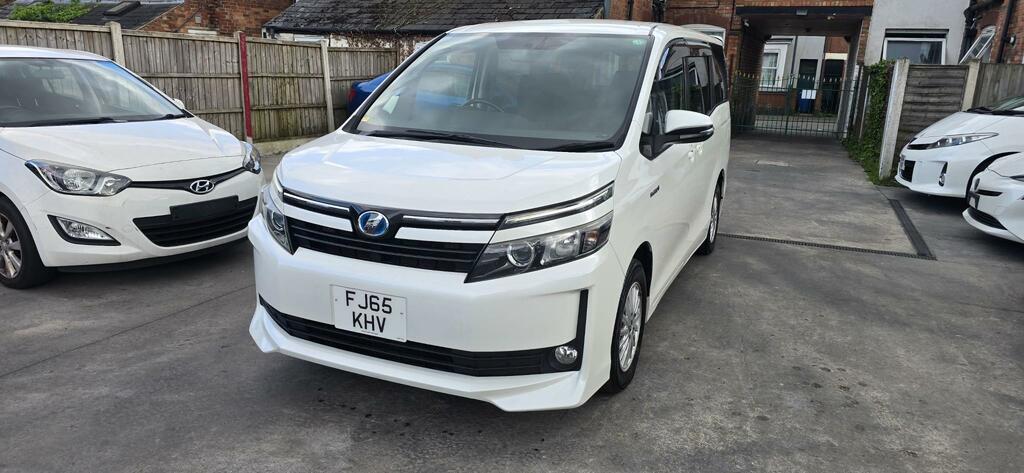 Toyota Noah Voxy Hybrid Zwr80 Hybrid White #4