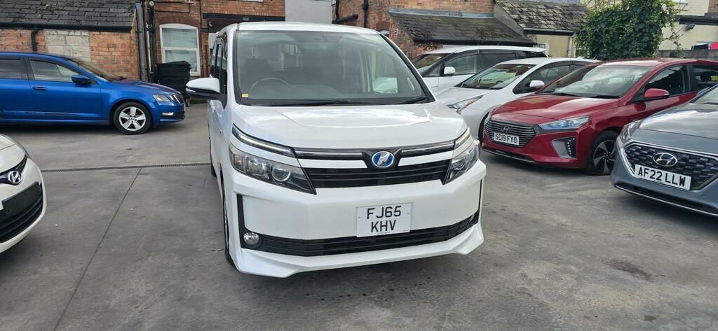 Toyota Noah Voxy Hybrid Zwr80 Hybrid White #2