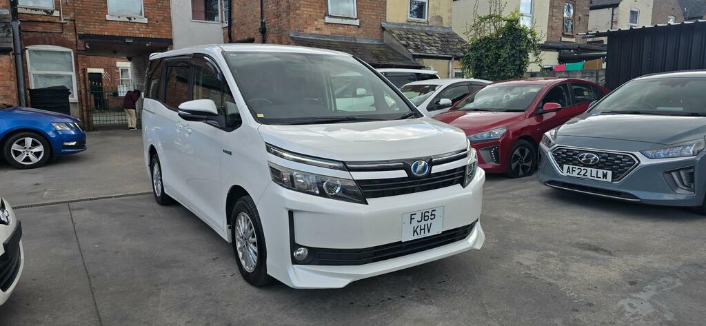 Toyota Noah Voxy Hybrid Zwr80 Hybrid White