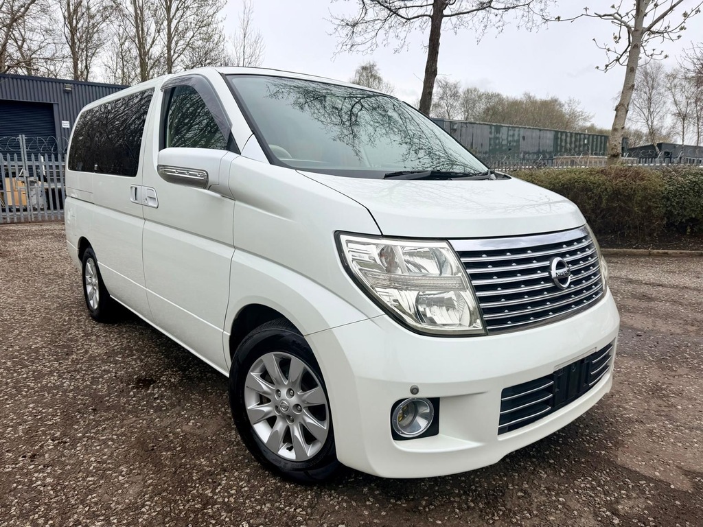 Nissan Elgrand Highway Star Fresh Import 4Wd 8 Seats Mpv 4 G White