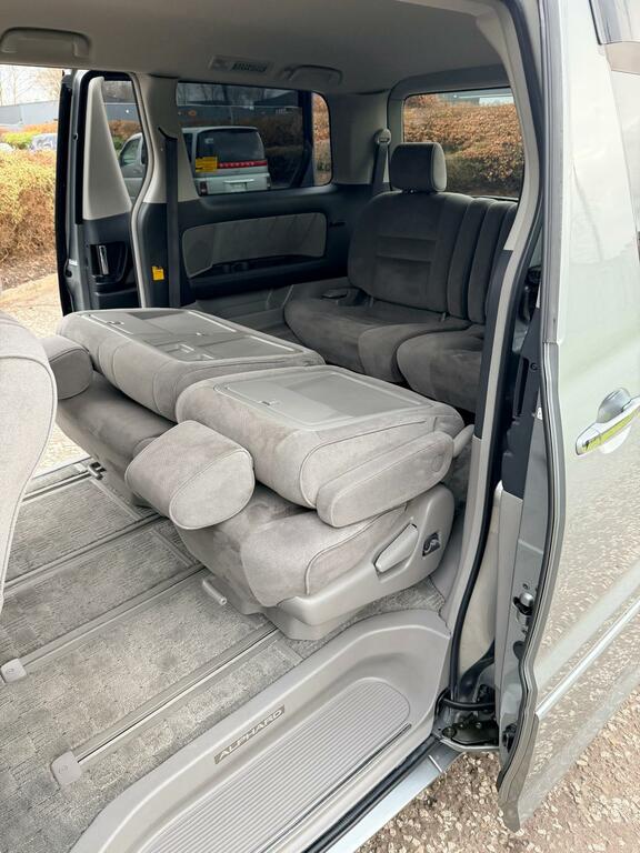 Toyota Alphard White #16