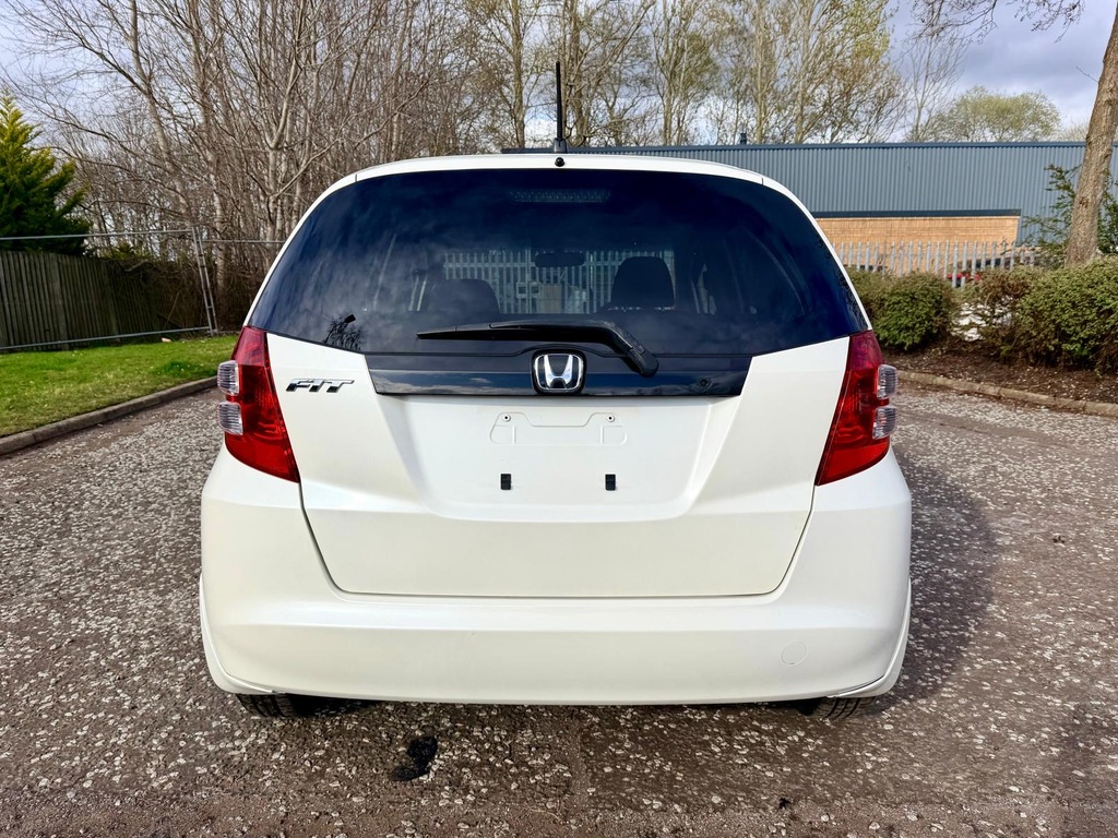 Honda Fit Jazz Fresh Import 1.3 Hatchba White #5