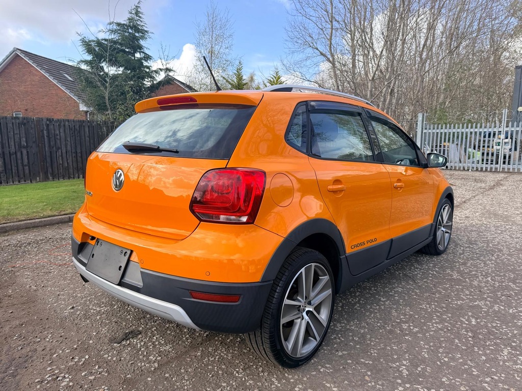 Volkswagen Polo Polo Fresh Import 1.2 Tsi Hatchba Orange #4