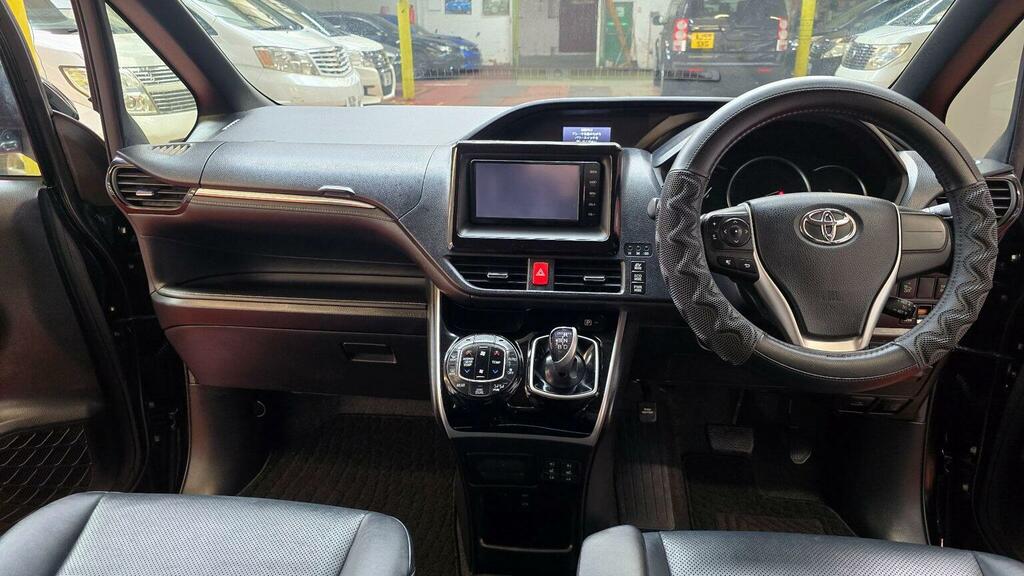 Toyota Voxy Mpv Esquire 1.8 Hybrid Black Leather Spec 201464 YK64RHP Black #2