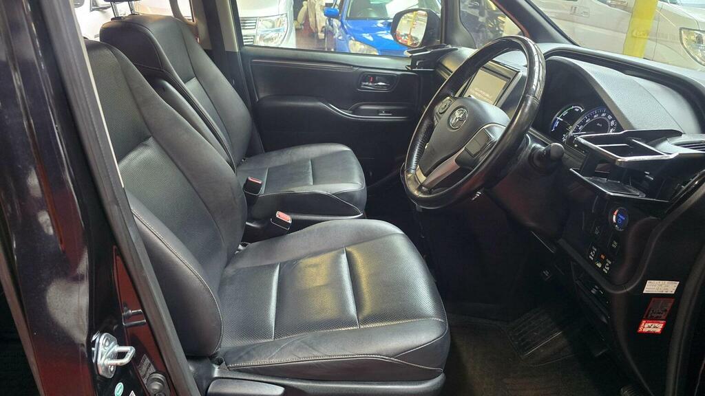 Toyota Voxy Mpv Esquare 1.8 Hybrid Leather 7 Seats Ulez 2015 Black #5