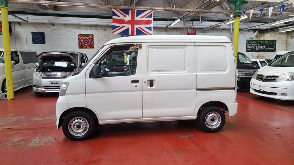 Daihatsu HiJet Temperature Controlled Cargo 660Cc Freezer Va White #2