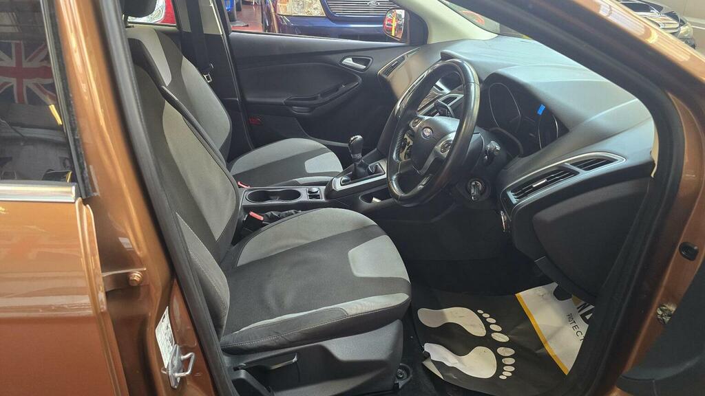 Ford Focus Hatchback 1.6 Zetec Euro 5 201313 Brown #5