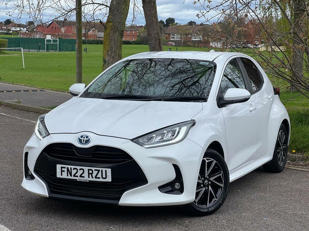 Toyota Yaris Hatchback 1.5 Vvt-h Design E-cvt Euro 6 Ss White