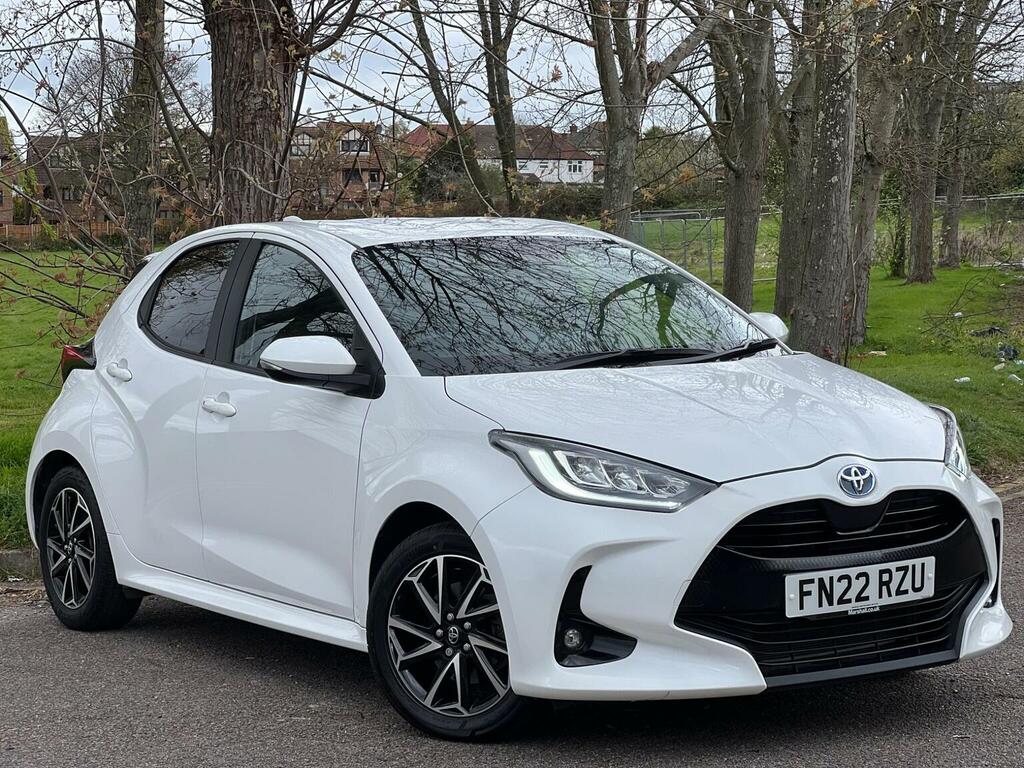 Toyota Yaris Hatchback 1.5 Vvt-h Design E-cvt Euro 6 Ss FN22RZU White #4