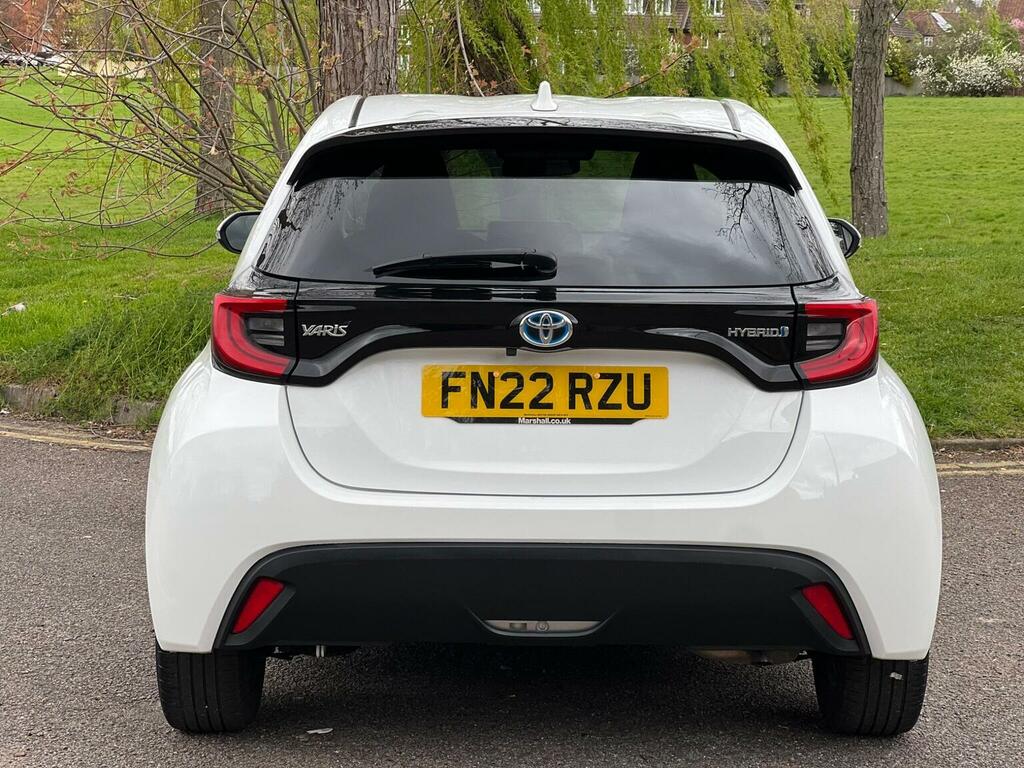 Toyota Yaris Hatchback 1.5 Vvt-h Design E-cvt Euro 6 Ss FN22RZU White #5