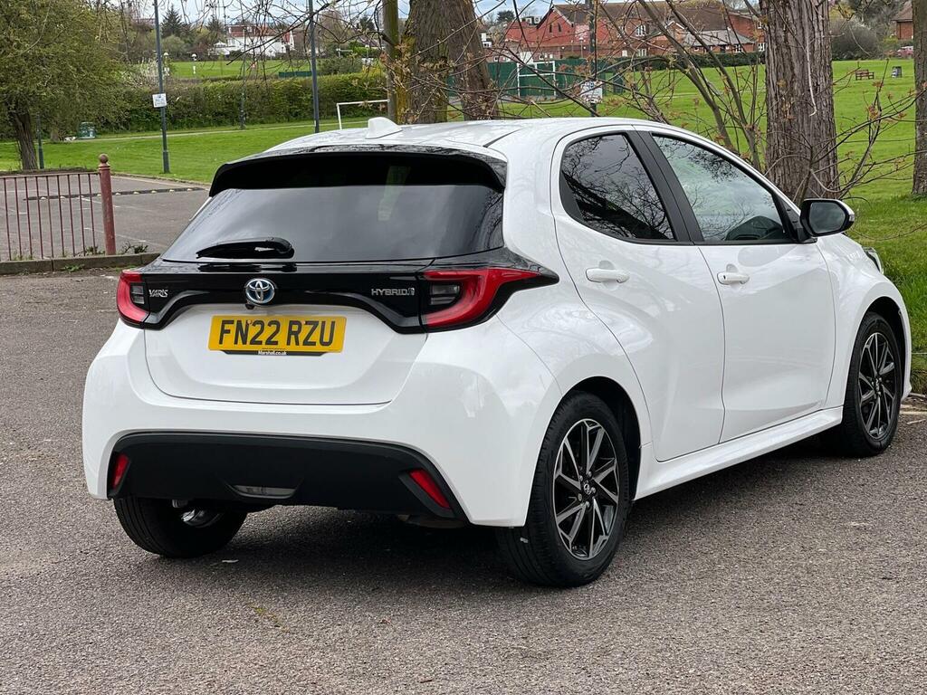 Toyota Yaris Hatchback 1.5 Vvt-h Design E-cvt Euro 6 Ss FN22RZU White #6