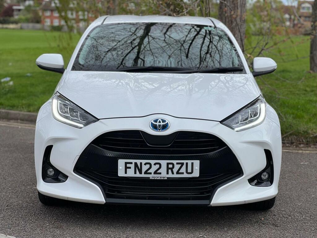 Toyota Yaris Hatchback 1.5 Vvt-h Design E-cvt Euro 6 Ss FN22RZU White #2