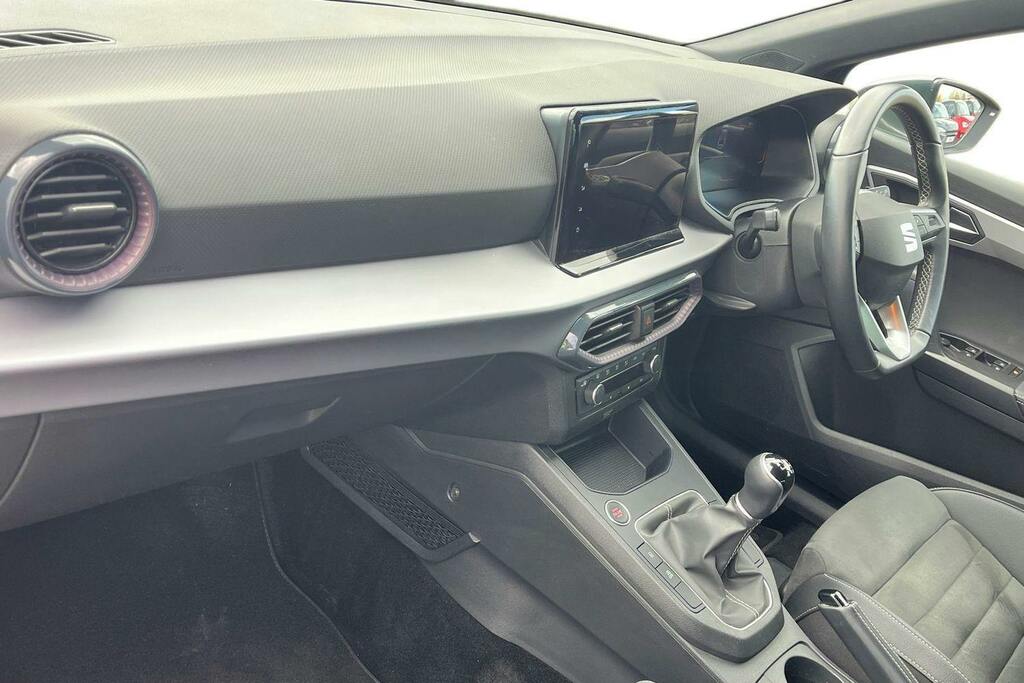 Seat Ibiza 1.0 Tsi Xcellence Hatchback GF73MKK Black #2