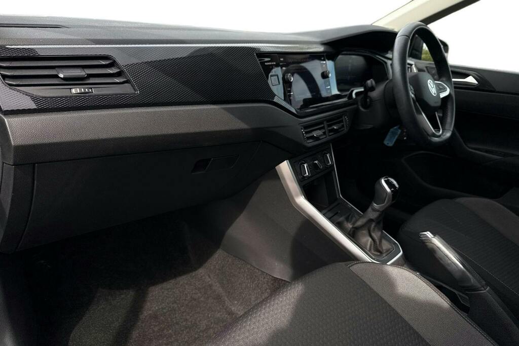 Volkswagen Polo 1.0 Tsi Life Hatchback GK24BBJ Black #2