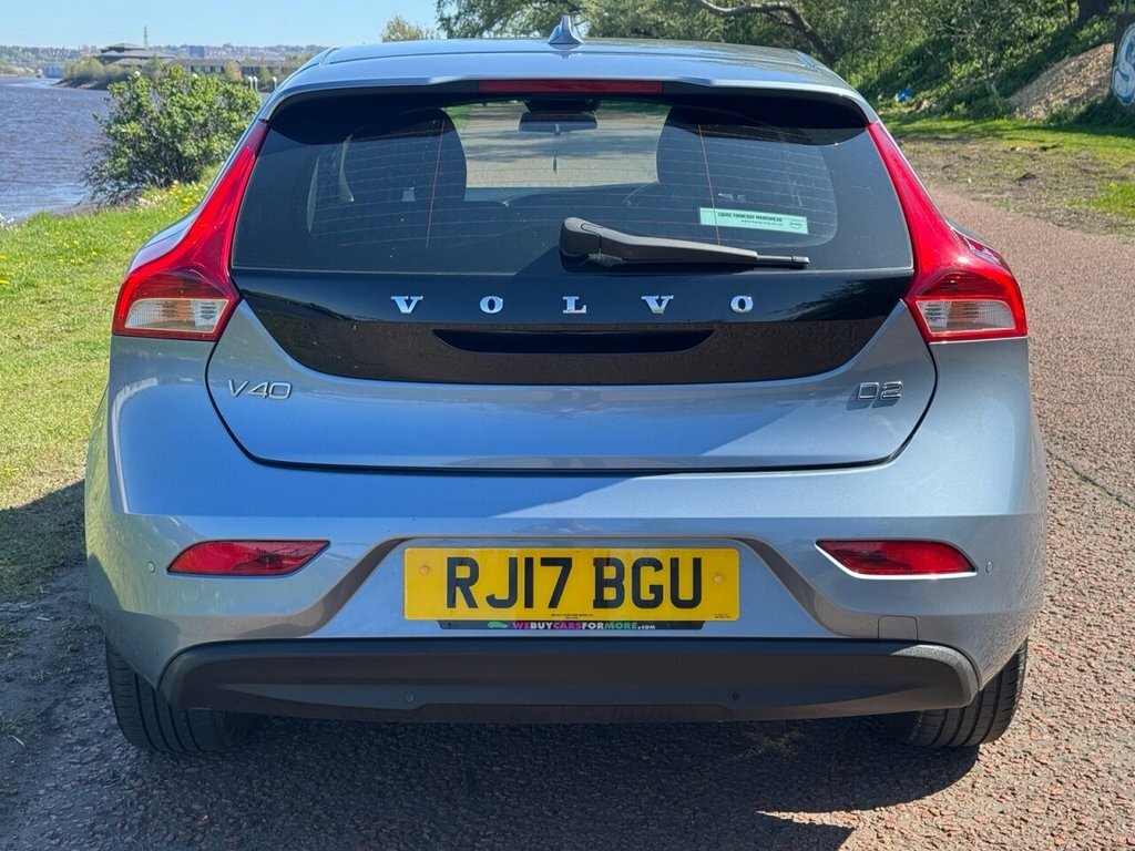 Volvo V40 2L Momentum Nav Plus RJ17BGU Blue #5