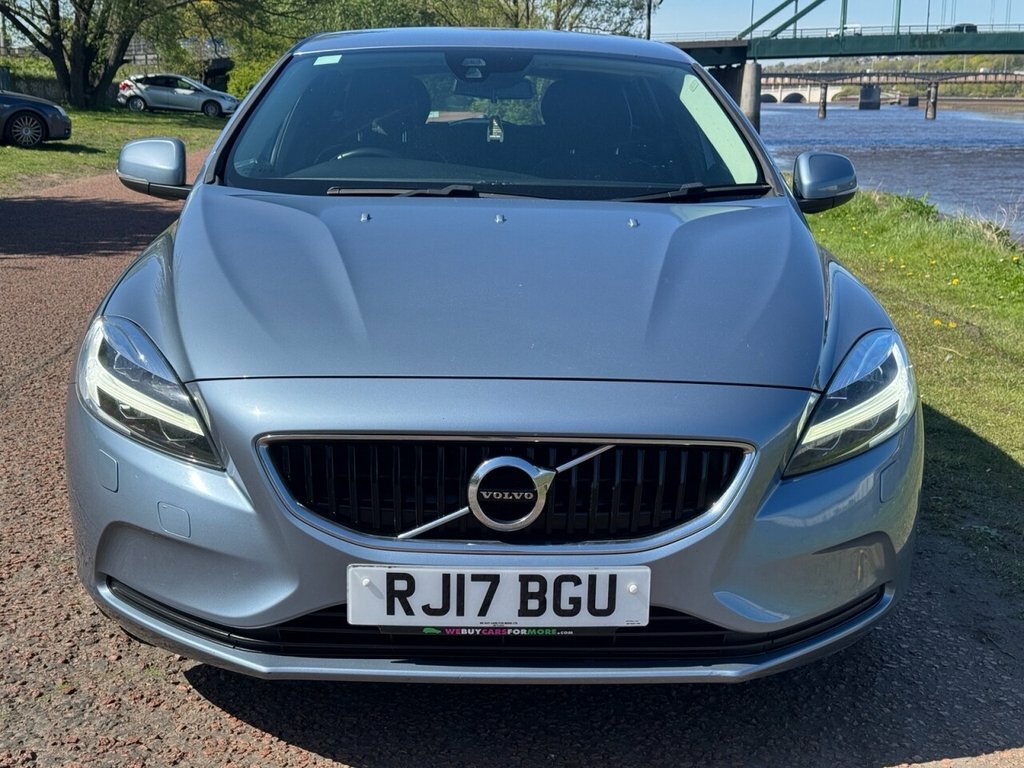 Volvo V40 2L Momentum Nav Plus RJ17BGU Blue #2