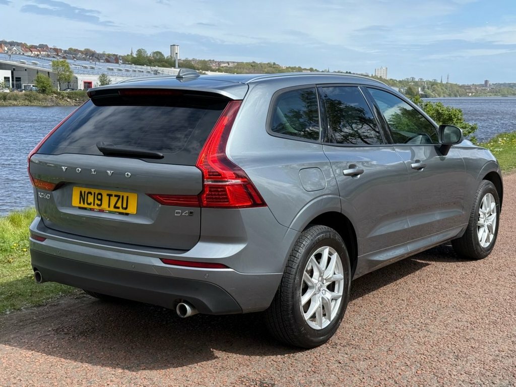 Volvo XC60 2L Momentum NC19TZU Grey #4