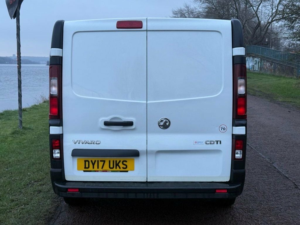Vauxhall Vivaro Mpv DY17UKS White #5