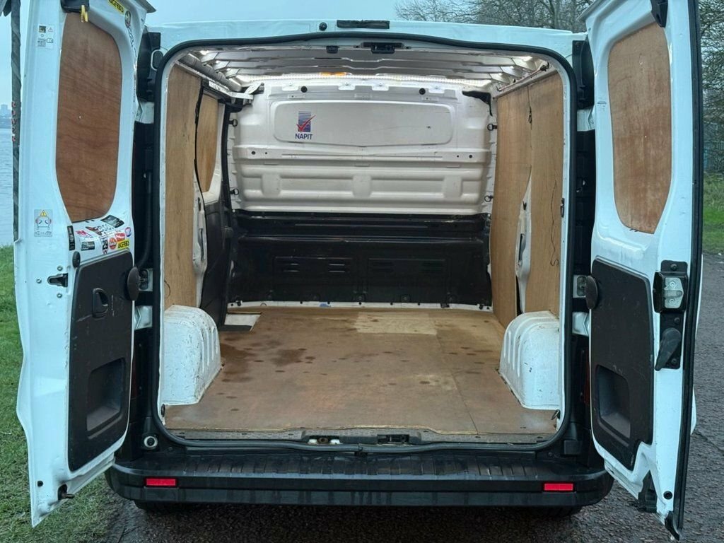 Vauxhall Vivaro Mpv DY17UKS White #6
