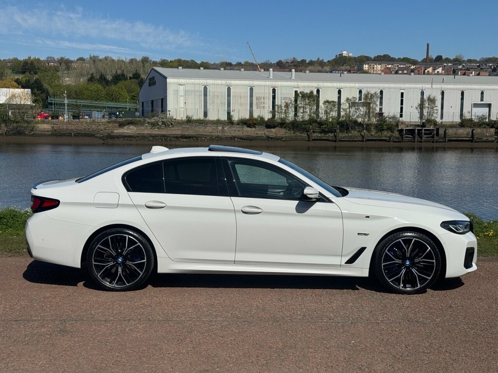 BMW 5 Series Saloon YA72AHV White #3
