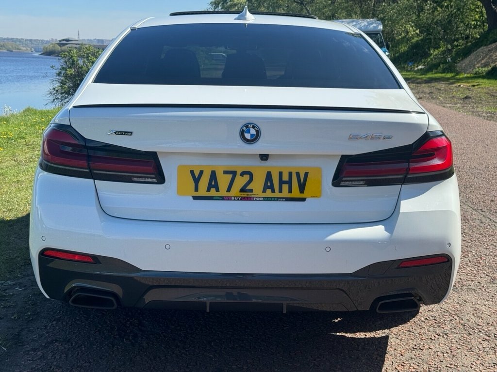 BMW 5 Series Saloon YA72AHV White #5