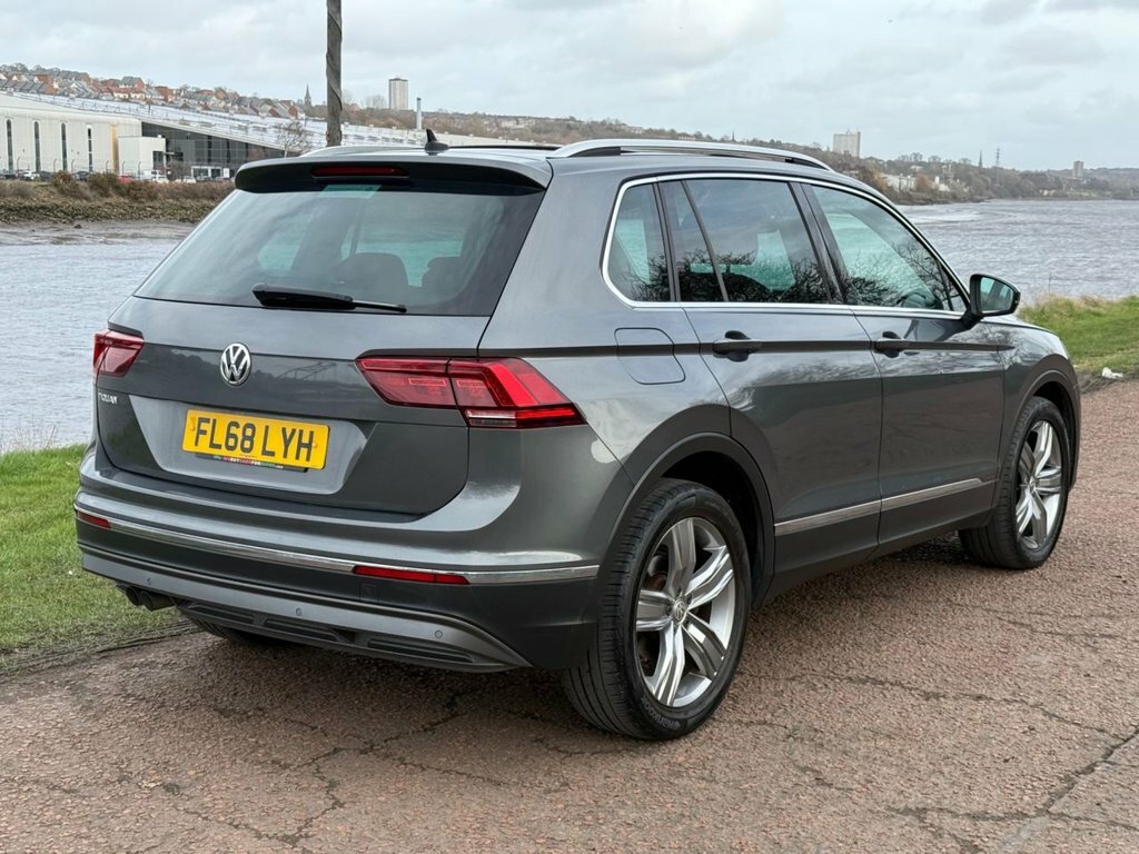 Volkswagen Tiguan Suv FL68LYH Grey #4