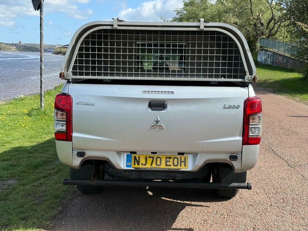 Mitsubishi L200 Pickup Silver #5
