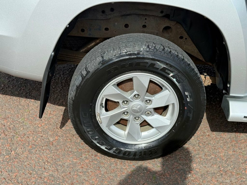 Mitsubishi L200 Pickup Silver #6