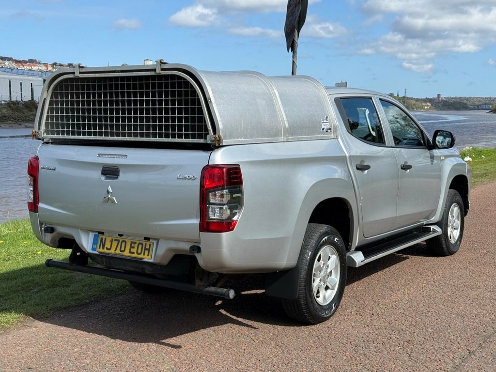 Mitsubishi L200 Pickup Silver #4