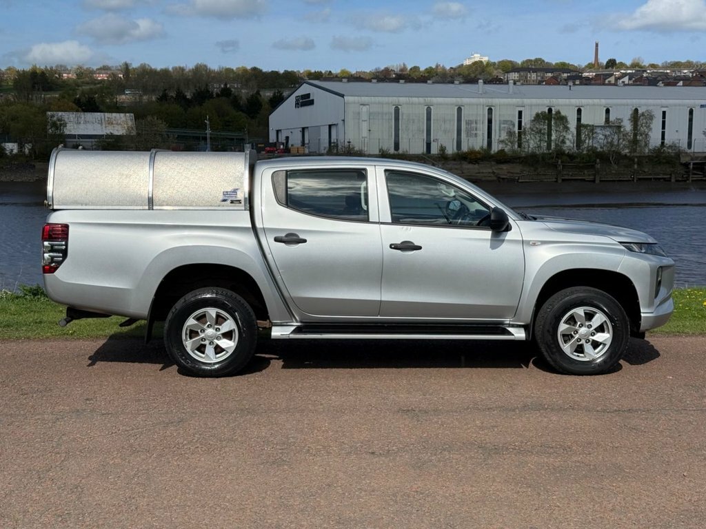 Mitsubishi L200 Pickup Silver #2