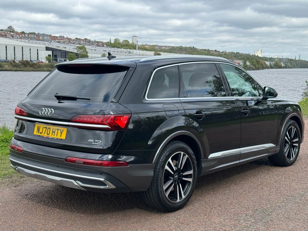 Audi Q7 3L Sport NJ70HTY Black #4
